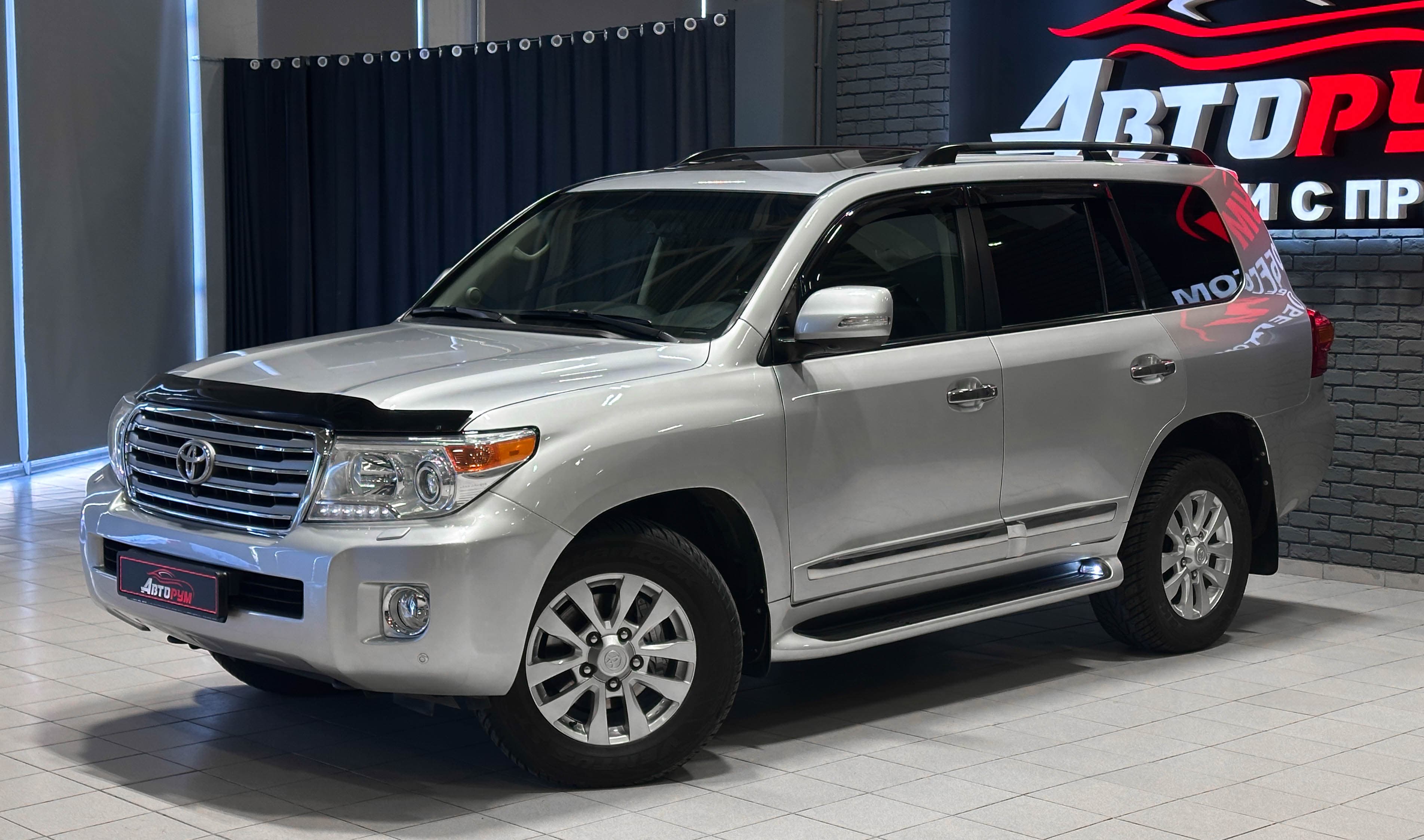 Toyota Land Cruiser - 2
